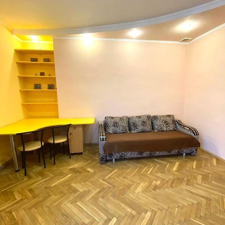 Квартира Біля Залізничного Вокзалу Вулиця Залізнична 10 До 5 Гостей Lviv Exterior photo