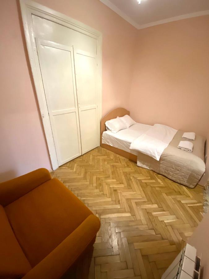 Квартира Біля Залізничного Вокзалу Вулиця Залізнична 10 До 5 Гостей Lviv Exterior photo