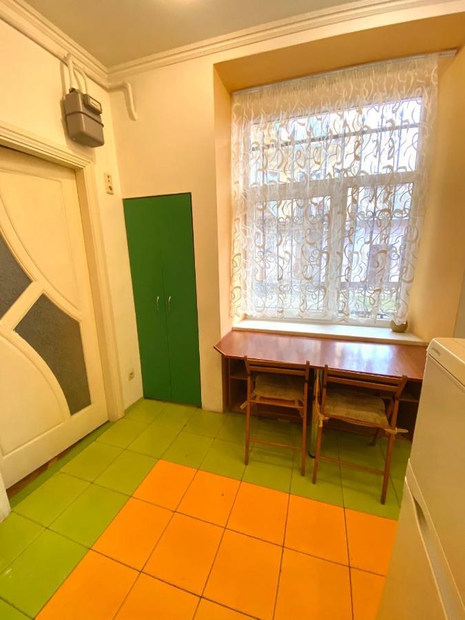 Квартира Біля Залізничного Вокзалу Вулиця Залізнична 10 До 5 Гостей Lviv Exterior photo