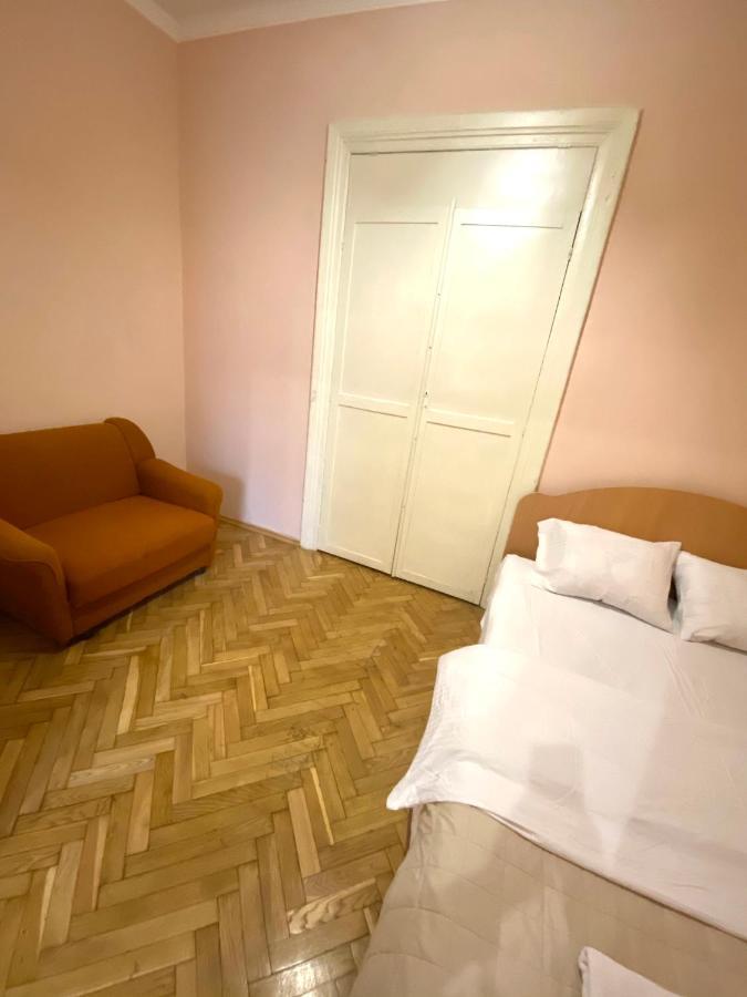 Квартира Біля Залізничного Вокзалу Вулиця Залізнична 10 До 5 Гостей Lviv Exterior photo